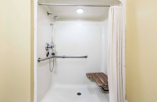 Midland Hotel | Super 8 by Wyndham Midland