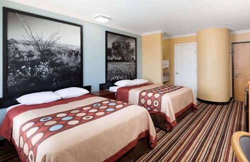 Midland Hotel | Super 8 by Wyndham Midland