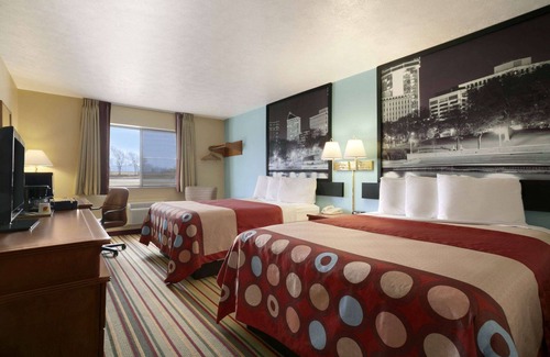 Park City Hotel | Super 8 by Wyndham Park City/North Wichita Area