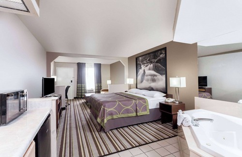 Pigeon Forge Hotel | Super 8 by Wyndham Pigeon Forge Dollywood Lane