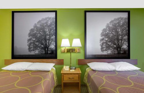 Radford Hotel | Super 8 by Wyndham Radford VA