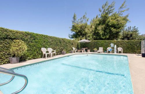 Selma Hotel | Super 8 by Wyndham Selma/Fresno Area