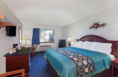 Selma Hotel | Super 8 by Wyndham Selma/Fresno Area