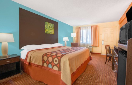 Tulsa Hotel | Super 8 by Wyndham Tulsa/Route 66