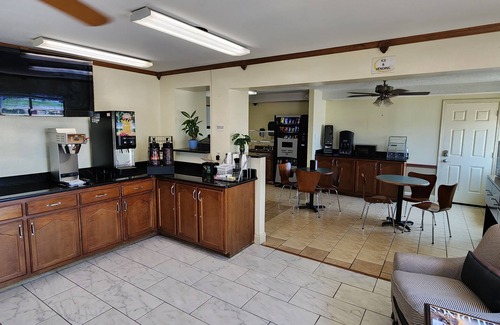 West Memphis Hotel | Super 8 by Wyndham West Memphis