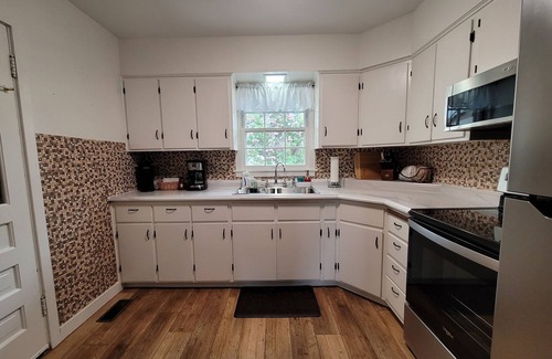 Riverton House | Super Clean, Bright and Comfy 2BD Home in Riverton