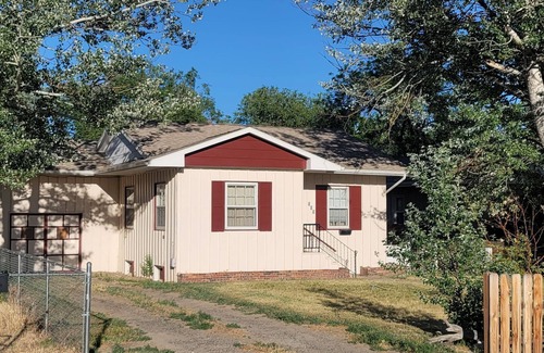 Riverton House | Super Clean, Bright and Comfy 2BD Home in Riverton