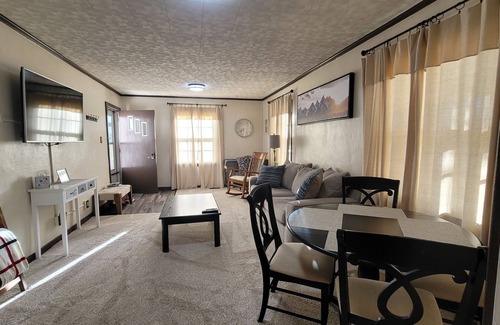 Riverton House | Super Clean, Bright and Comfy 2BD Home in Riverton