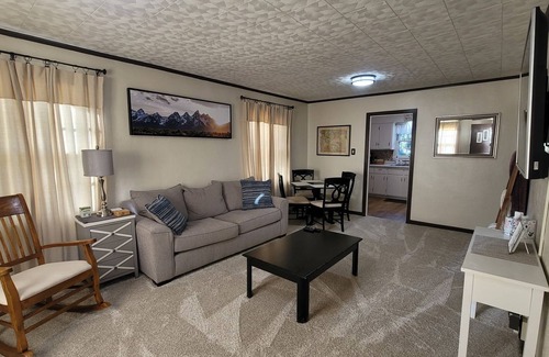 Riverton House | Super Clean, Bright and Comfy 2BD Home in Riverton