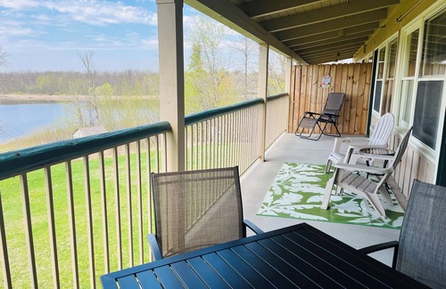 Hill City Condo | Super cute 2 bedroom beachfront condo! Pet Friendly!
