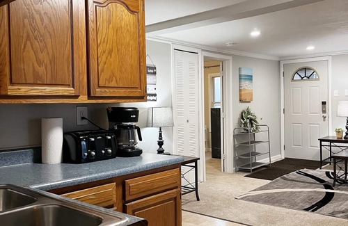 Madison Heights House | Super Cute & Cozy Home with 65"TV, Grill, 3 beds, A C, Porch.