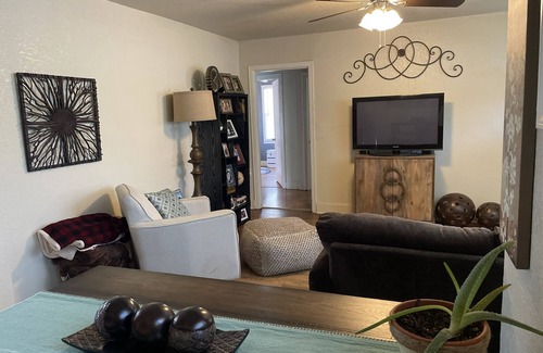 Benton Cottage | Super cute getaway home!