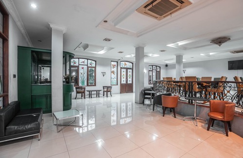 Bekasi Timur Hotel | Super OYO 686 Bunga Karang Hotel