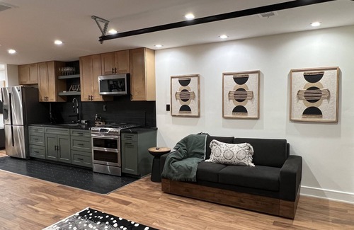 Faubourg Livaudais House | Super Stylish home w/huge balcony, one block from New Orleans Streetcar line!