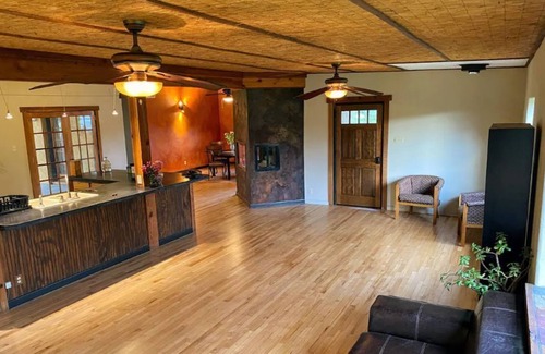San Lorenzo House | Super Swank Family Gathering 5 Bedroom Big Kitchen
