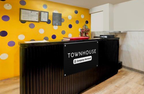 Rohini Hotel | Super Townhouse Rohini Sector 24