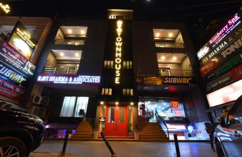 Chhatarpur Hotel | Super Townhouse Rudra Inn Near Chhatarpur Metro Station