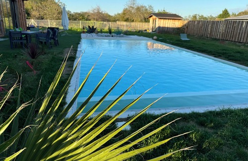 Ambares-et-Lagrave Villa | Super, vacation villa near Bordeaux with cinema room and swimming pool