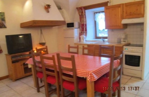 Saint-Sorlin-d'Arves Apartment | Superb 6-person apartment in chalet, family atmosphere, summer swimming pool, SPA
