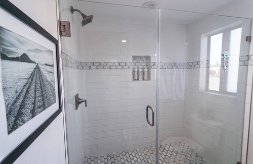 Peninsula House | Superb Beach House: 2 King Suites 2.5 Baths Steps to Beach Sleeps 6