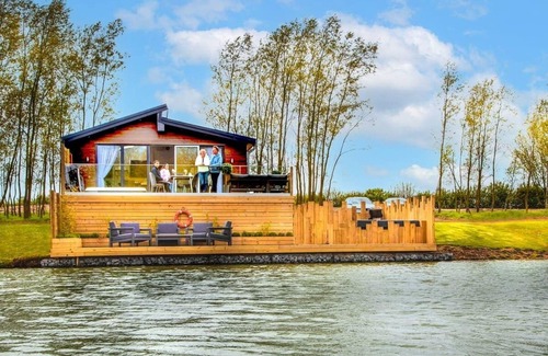 Laceby Ski Chalet | Superb bespoke lodge with four bedrooms sleeping up to ten people.