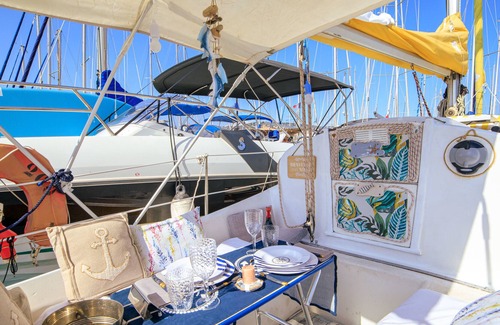 Cannes City Centre Boat Rental | Superb boat in the old port of Cannes near the city center and the beaches