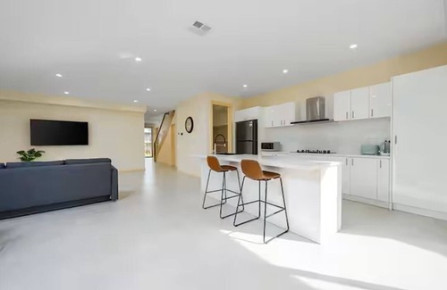 Westmeadows House | Superb Family Home, 6 Mins to Melbourne Airport, 18km from Melbourne CBD