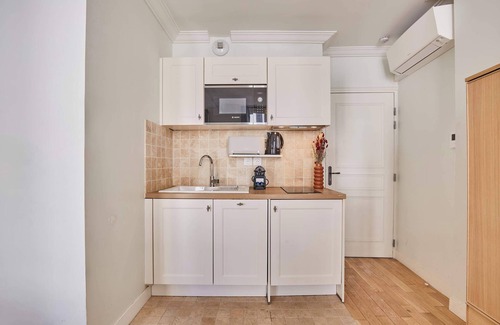 Strasbourg -Saint-Denis Apartment | Superb Studio Center of Paris Montorgueil