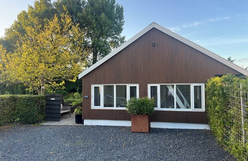 Krabbendam House | Superb vacation home with large private garden in rural setting.