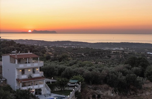Rethymno Villa | Superb Villa w/Private Pool, Jacuzzi, Gym & Sauna - 10m drive from Beach