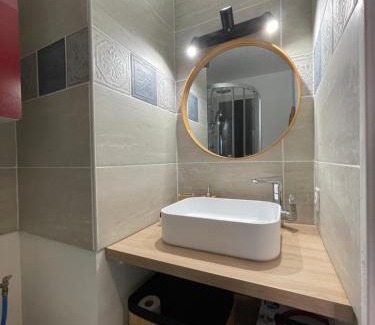 Saint-Cyprien Apartment | Superbe studio, NEUF, st Cyprien