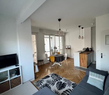 Hotel-de-Ville Apartment | Superbe Vue sur le Vieux Port 70 m2 avec une Terrasse & Parking
