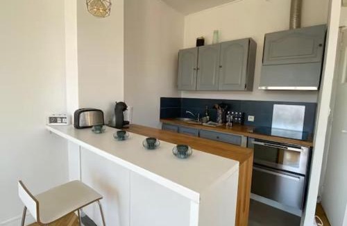 Hotel-de-Ville Apartment | Superbe Vue sur le Vieux Port 70 m2 avec une Terrasse & Parking