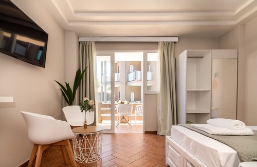 Kato Stalos Hotel | Superior sea view room at Girogiali Beach hotel