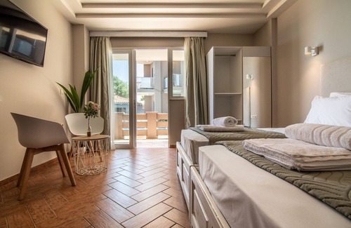 Kato Stalos Hotel | Superior sea view room at Girogiali Beach hotel