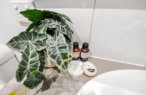 Port Hedland Apartment | Supersized Studio Inexpensive 1x1