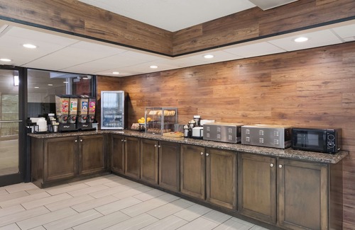 Gatlinburg Hotel | SureStay Plus Hotel by Best Western Gatlinburg
