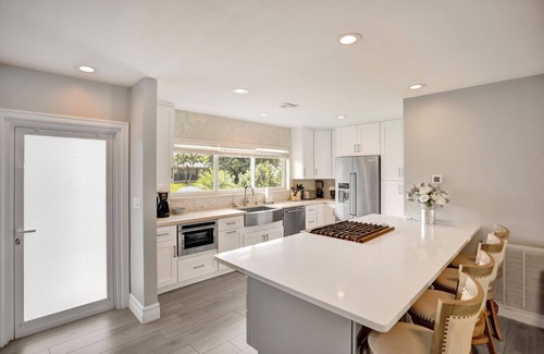 Harbor Village House | Surf N Turf 5 minutes to the beach & Glow in the Dark putting green