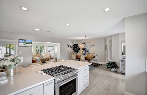 Harbor Village House | Surf N Turf 5 minutes to the beach & Glow in the Dark putting green