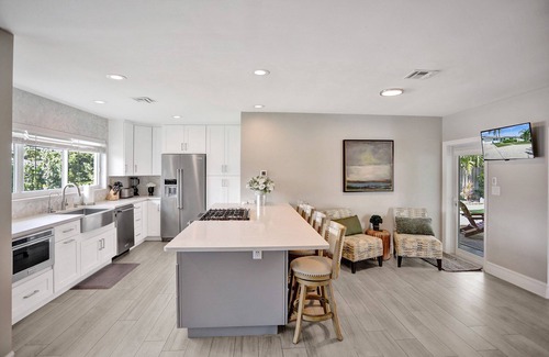 Harbor Village House | Surf N Turf 5 minutes to the beach & Glow in the Dark putting green