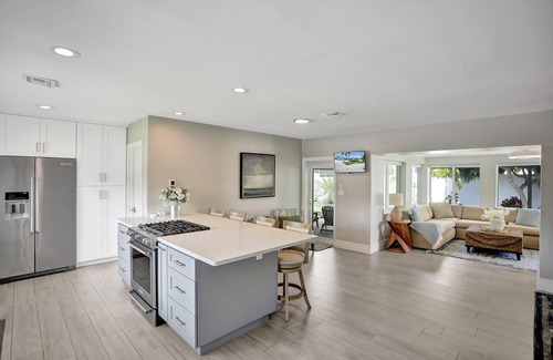 Harbor Village House | Surf N Turf 5 minutes to the beach & Glow in the Dark putting green
