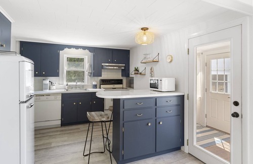 Scarborough House | Surf's up! 3 bedroom cottage 1 mile from the beach