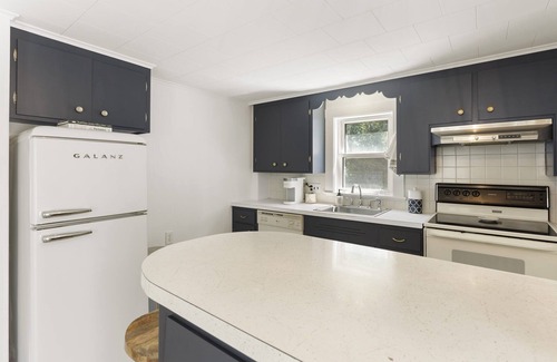 Scarborough House | Surf's up! 3 bedroom cottage 1 mile from the beach