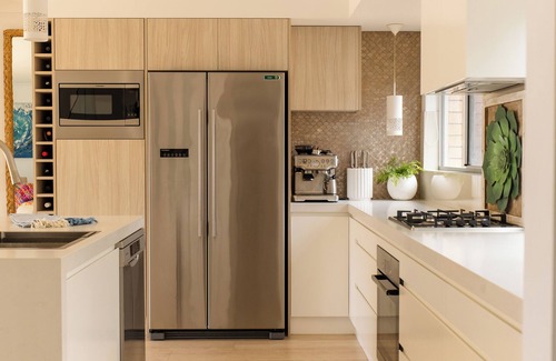 Port Kembla Apartment | Surfside is a luxury getaway for couples with amazing views of Port Kembla beach