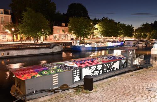 Waldeck-Sully Boat Rental | Surprenantes- Le DÔ