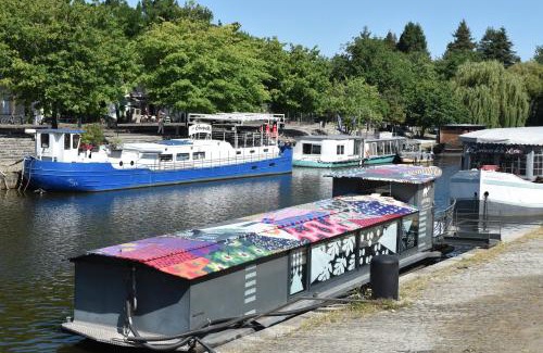 Waldeck-Sully Boat Rental | Surprenantes- Le DÔ