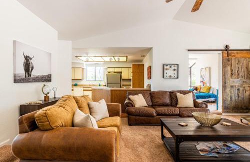 Oak Creek House | Surrounding Red Rock Views, Close to Trails, Enjoy Local Wildlife!