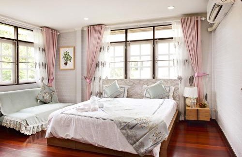 Samsen Nok Villa | Suttisan 地铁口二层独栋花园别墅 五卧室三卫