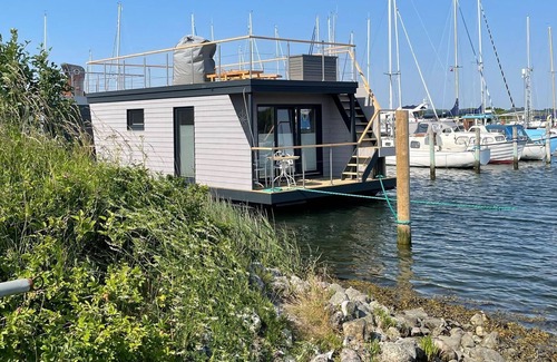 Heiligenhafen Boat Rental | Svanehus - Wohnboot, Deutschland