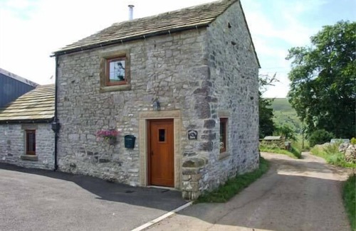 Litton Mill Cottage | SWALLOWS BARN, character holiday cottage in Cressbrook